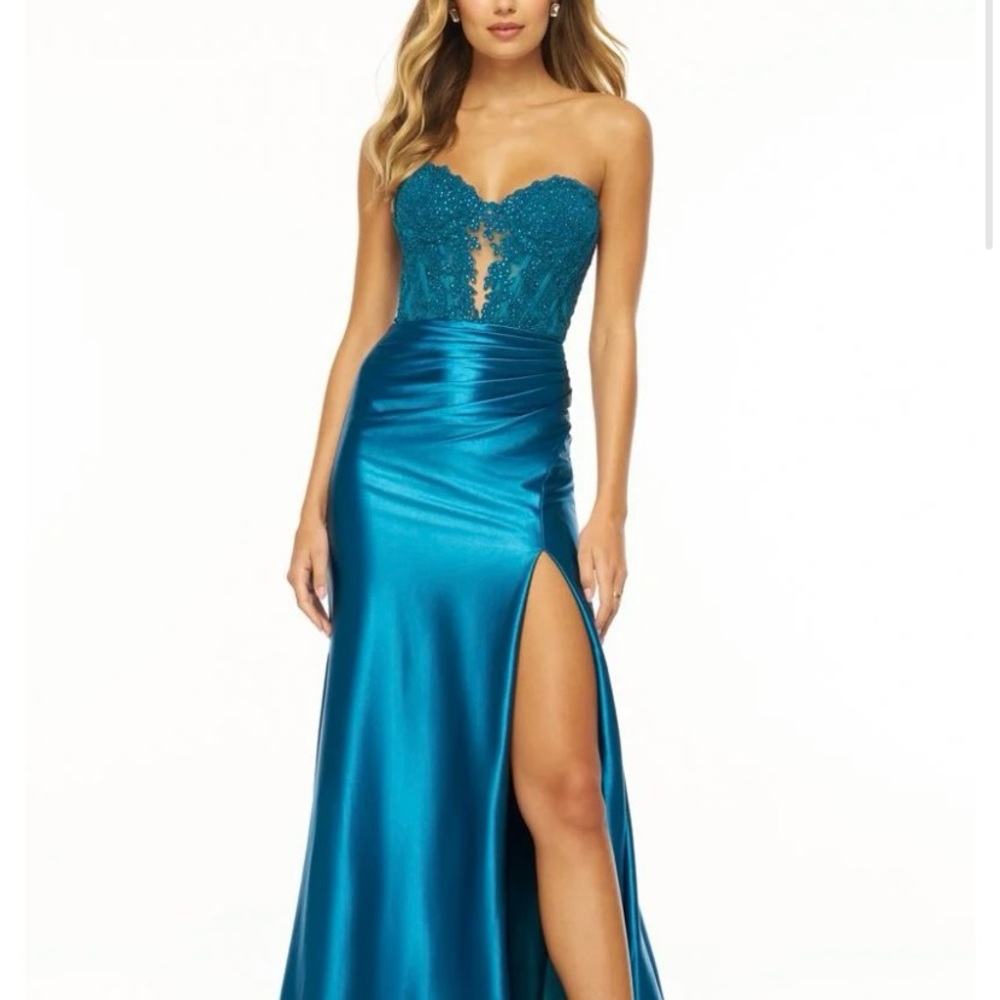 Elegant Teal Strapless Evening Gown